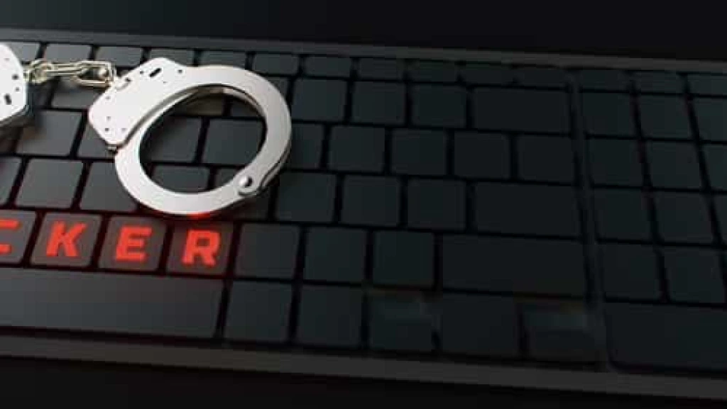 فوتیج دستبند روی کیبورد جرم سایبری