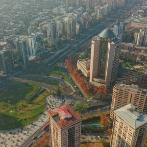 فيديو مشهد جوي بدقة 4K لمدينة سانتياغو دي تشيلي في الخريف للمونتاج فيديو مشهد جوي بدقة 4K لمدينة سانتياغو دي تشيلي في الخريف للمونتاج